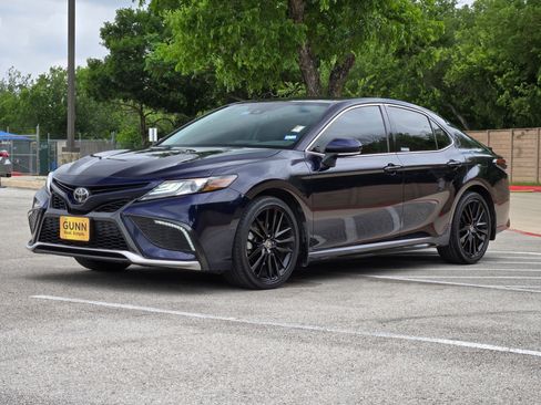 Used 2022 Toyota Camry XSE FWD image 7