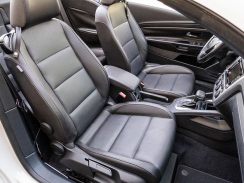 Used 2010 Volkswagen Eos Komfort FWD image 23