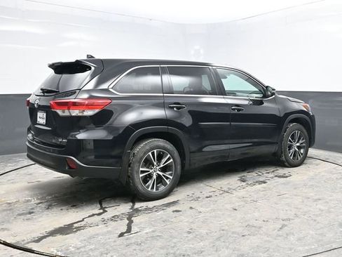 Used 2018 Toyota Highlander LE image 7