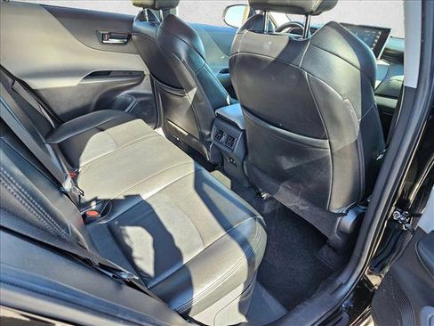 Used 2021 Toyota Venza LE w/ Carpet Mat Package (TMS) image 18