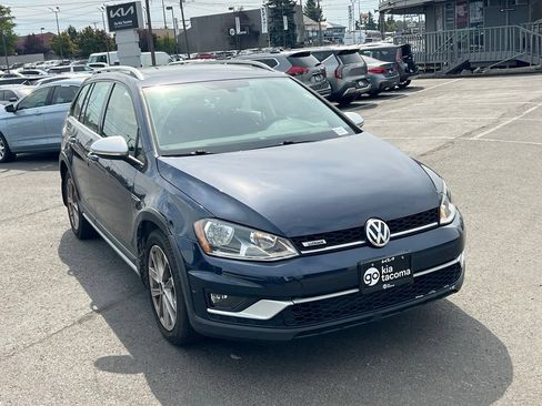 Used 2017 Volkswagen Golf Alltrack AWD/4WD image 3