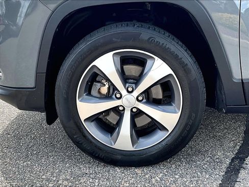 Used 2020 Jeep Cherokee Limited AWD/4WD image 7