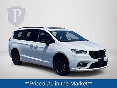 Used 2025 Chrysler Pacifica Limited