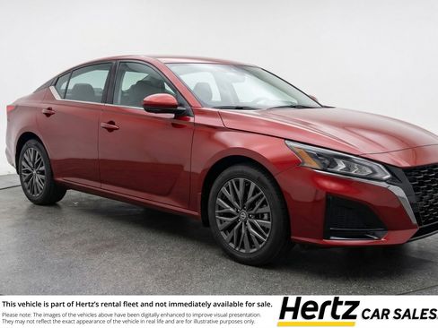 Used 2025 Nissan Altima 2.5 SV image 1