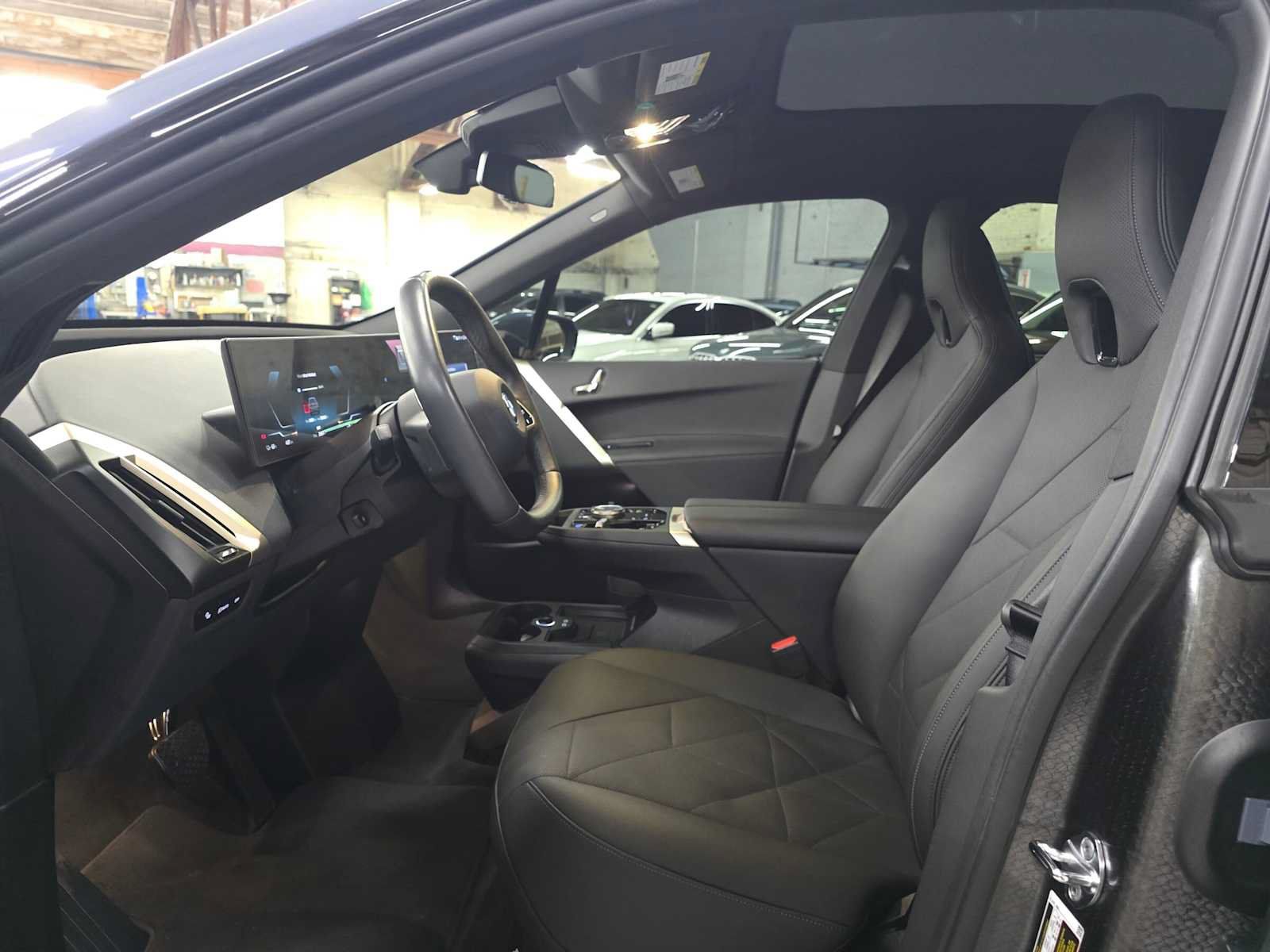Used 2024 BMW iX xDrive50 w/ Sport Package AWD/4WD image 20