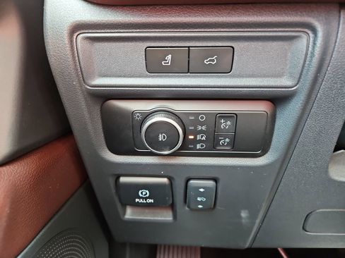 Used 2024 Ford Expedition Limited image 23