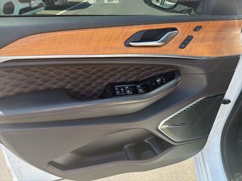 Used 2024 Jeep Grand Cherokee Summit image 16