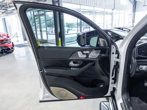Used 2023 Mercedes-Benz Maybach GLS 600 4MATIC image 26