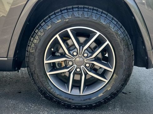 Used 2020 Jeep Grand Cherokee Overland AWD/4WD image 9