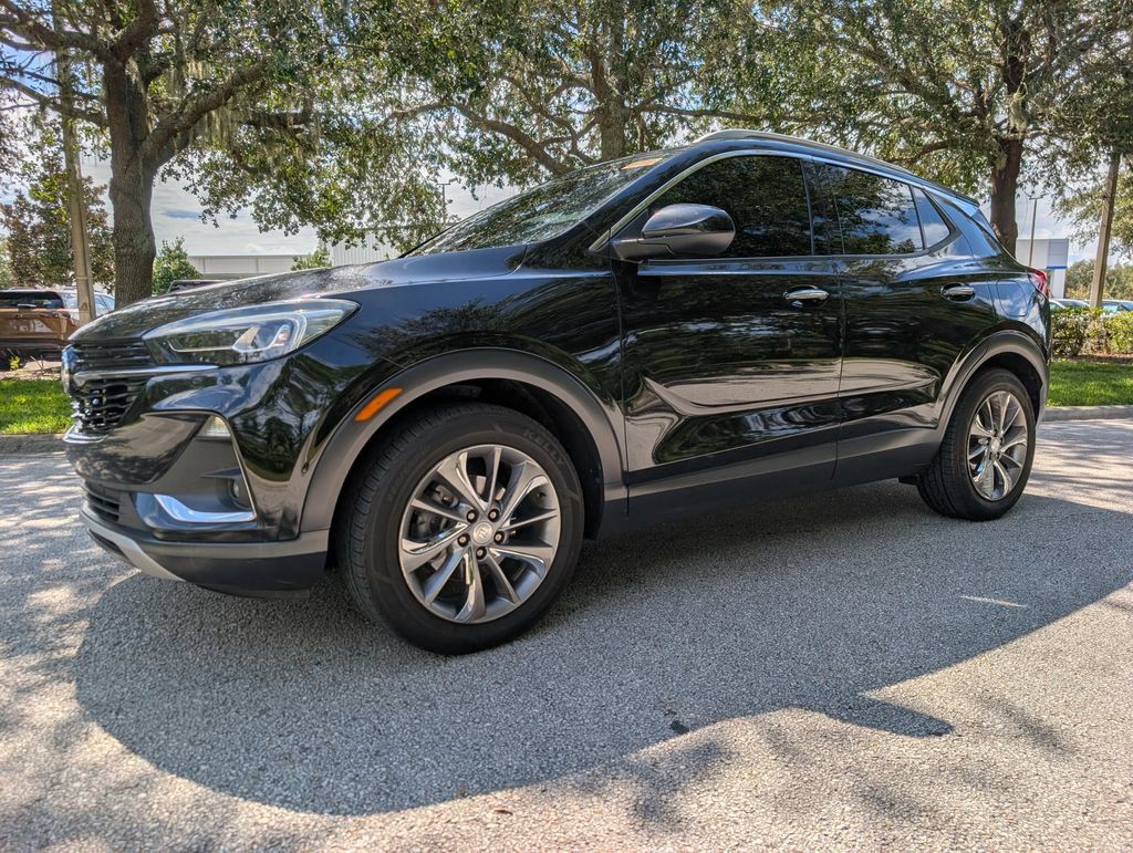Used 2022 Buick Encore GX Essence w/ Experience Buick Package FWD image 3