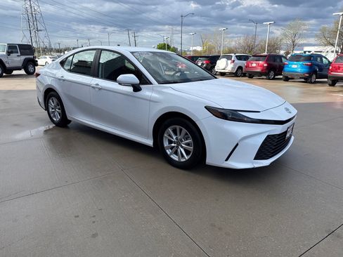 Used 2026 Toyota Camry LE image 6