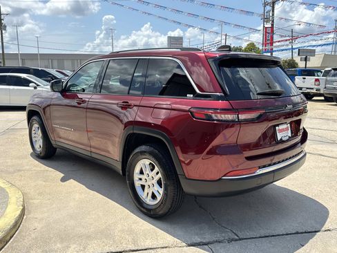 Used 2024 Jeep Grand Cherokee Laredo RWD image 5