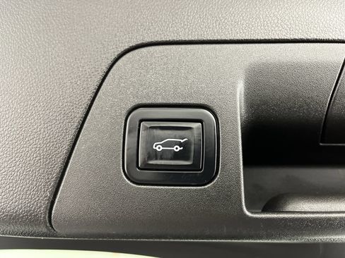Certified 2021 Buick Envision Essence w/ Sport Touring Package AWD/4WD image 32