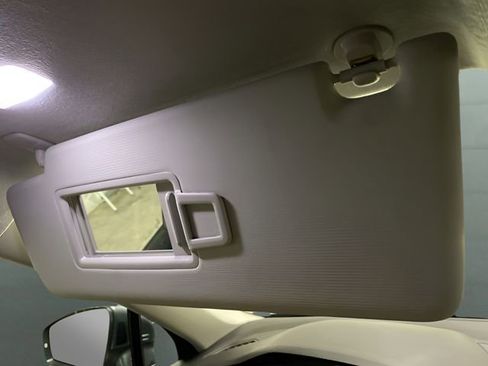 Used 2022 Volkswagen Tiguan SE image 51