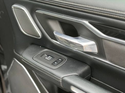 Used 2019 RAM 1500 Laramie AWD/4WD image 17
