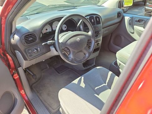 Used 2005 Dodge Grand Caravan SXT FWD image 10