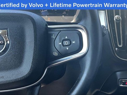 Used 2022 Volvo XC40 T5 Momentum image 26