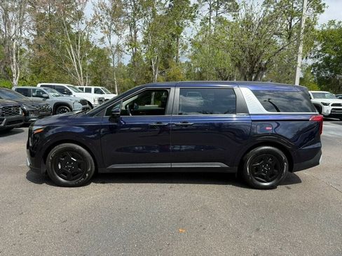 Used 2026 Kia Carnival LX image 2