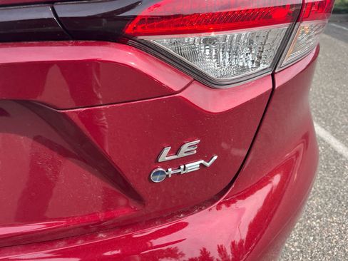 Used 2025 Toyota Corolla LE w/ LE Premium Package FWD image 5