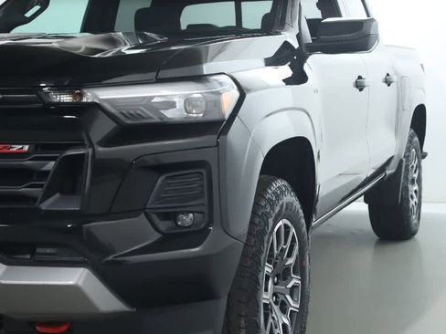 Used 2023 Chevrolet Colorado Z71 w/ Z71 Convenience Package 2 AWD/4WD image 4