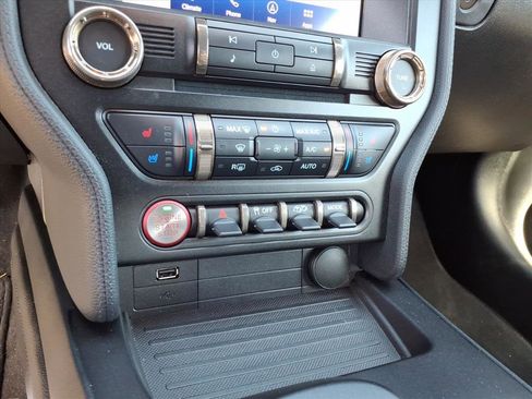 Used 2020 Ford Mustang Shelby GT500 w/ Technology Package image 19