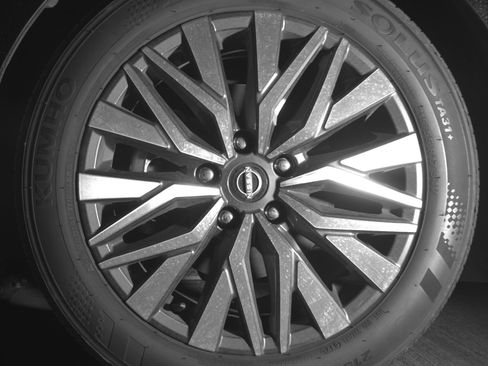 Used 2025 Nissan Altima 2.5 SV FWD image 12