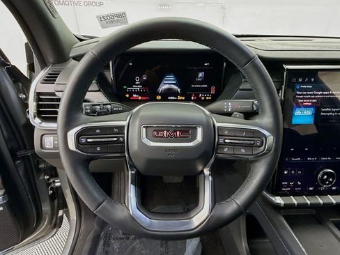 Used 2025 GMC Acadia Elevation image 13