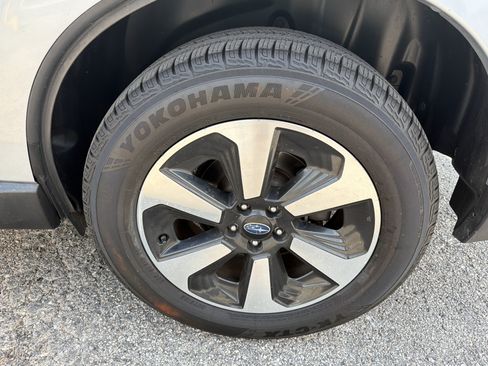 Used 2017 Subaru Forester 2.5i w/ Alloy Wheel Package AWD/4WD image 9