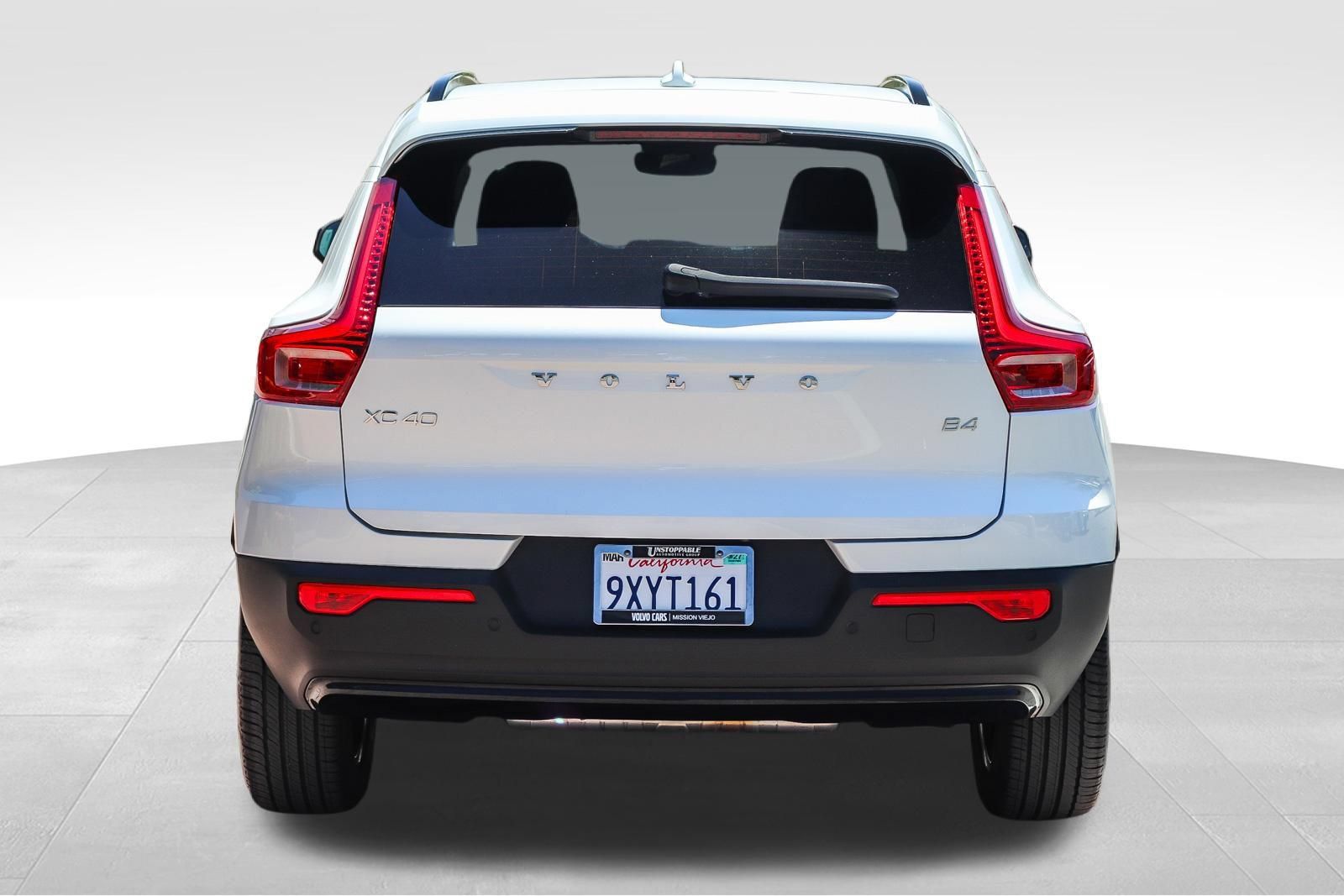 Certified 2026 Volvo XC40 B4 Core FWD image 7