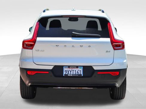 Certified 2026 Volvo XC40 B4 Core FWD image 7
