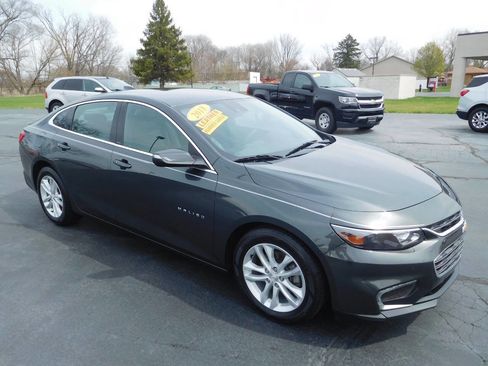 Used 2018 Chevrolet Malibu LT w/ Leather Package image 4