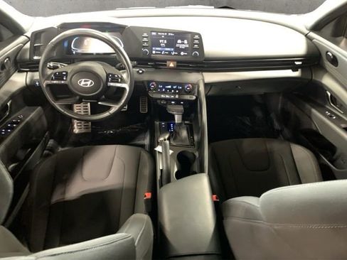Used 2025 Hyundai Elantra Sport image 19