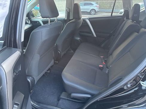 Used 2018 Toyota RAV4 LE FWD image 16
