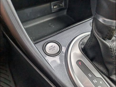 Used 2019 Volkswagen Beetle 2.0T SE FWD image 18