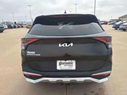 Used 2025 Kia Sportage LX image 4