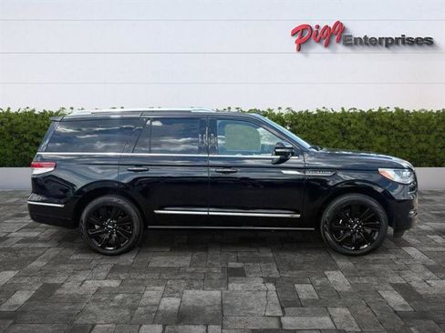 Used 2022 Lincoln Navigator Reserve AWD/4WD image 7