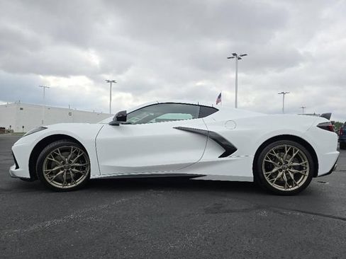 Used 2024 Chevrolet Corvette Stingray Premium Cpe w/ Z51 Performance Package RWD image 17