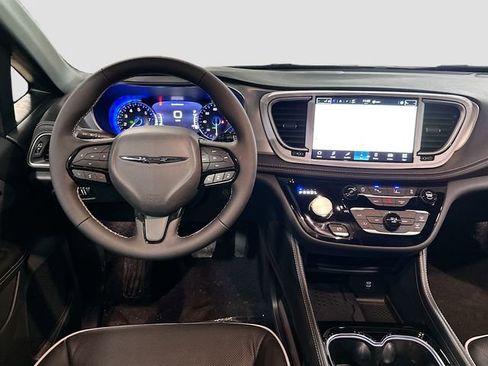 New 2026 Chrysler Pacifica Limited w/ S Appearance Package AWD/4WD image 25