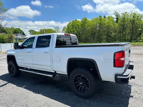 Used 2017 GMC Sierra 3500 Denali w/ Duramax Plus Package AWD/4WD image 16