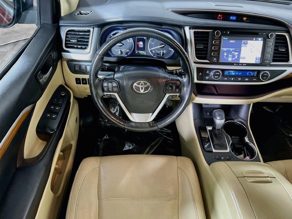 Certified 2017 Toyota Highlander Limited Platinum AWD/4WD image 19