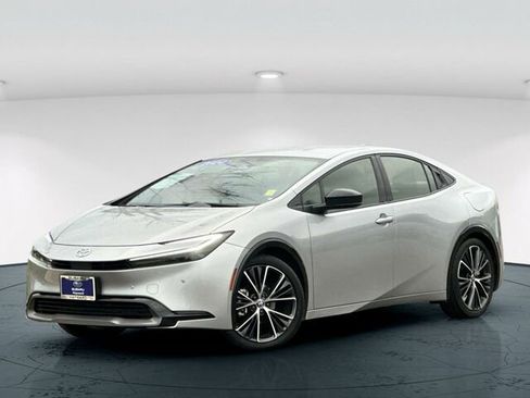 Used 2024 Toyota Prius XLE image 2