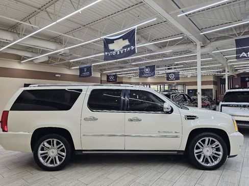 Used 2013 Cadillac Escalade ESV Platinum RWD image 5