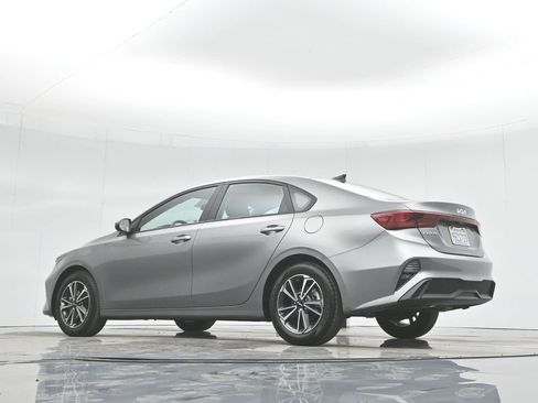 Used 2022 Kia Forte LXS FWD image 4