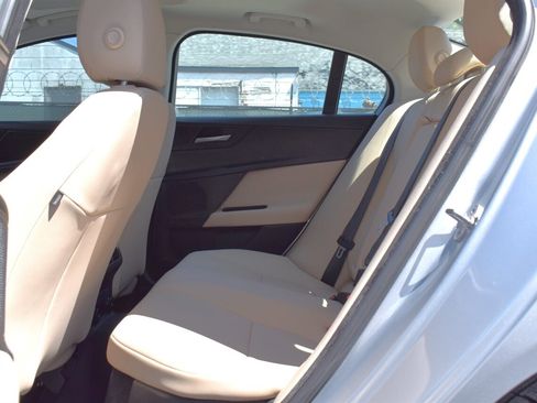 Used 2017 Jaguar XE Premium RWD image 28