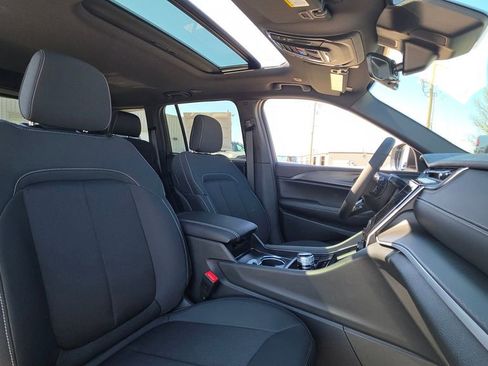 New 2026 Jeep Grand Cherokee Laredo AWD/4WD image 12