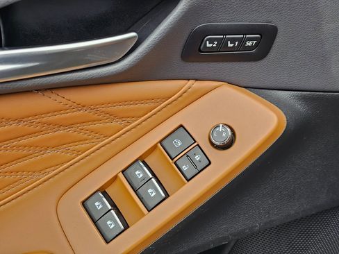 Used 2019 Toyota Avalon Limited w/ Preferred Accessory Package image 32