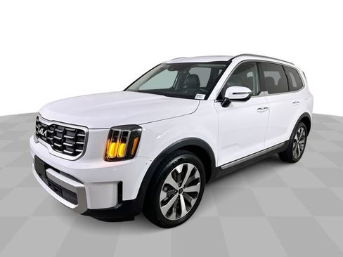 Used 2025 Kia Telluride S FWD image 4