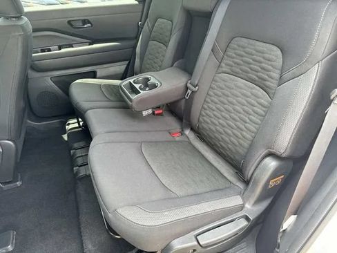 Used 2025 Nissan Pathfinder SV AWD/4WD image 24