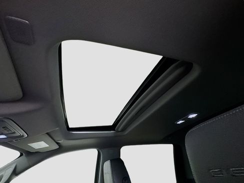 Used 2022 GMC Sierra 3500 Denali w/ Denali Ultimate Package image 12