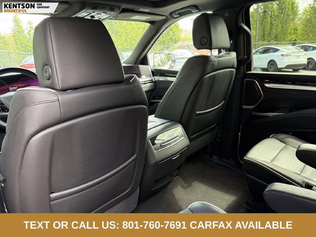 Used 2025 Cadillac Escalade ESV Sport w/ LPO, ONYX Package AWD/4WD image 34